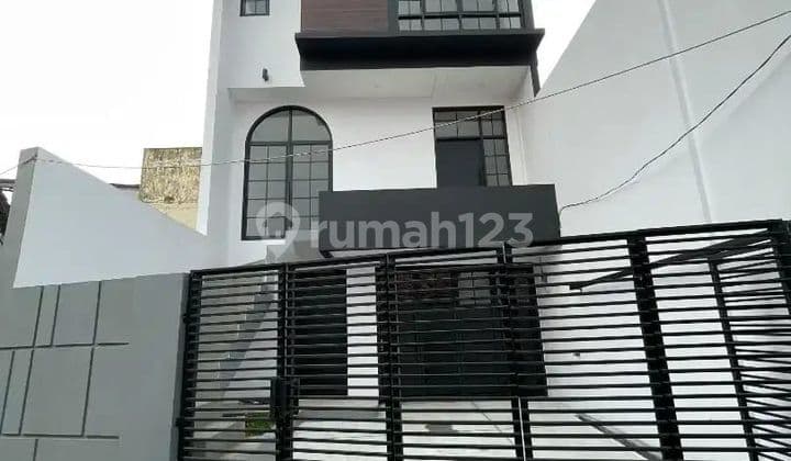 Rumah Baru 3,5 Lantai di Bali Mester,Jatinegara,Jakarta Timur