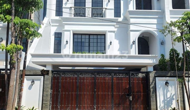 Brand New American Classic House
Lebak Bulus Jakarta Selatan