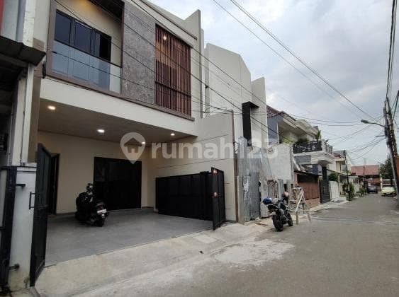 Sell New 3-Story Strategic House in Rawamangun, East Jakarta