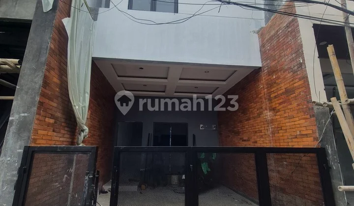 Rumah Baru 3 Lantai di Utan Kayu Matraman Jakarta Timur