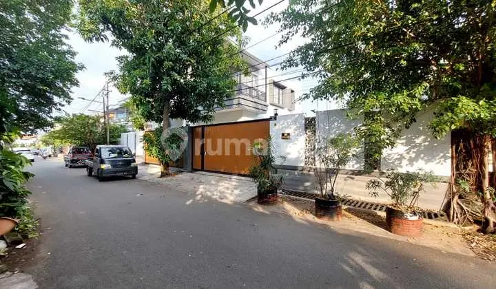 Rumah Mewah Dekat Patal Senayan di Kemandoran Jakarta Selatan
