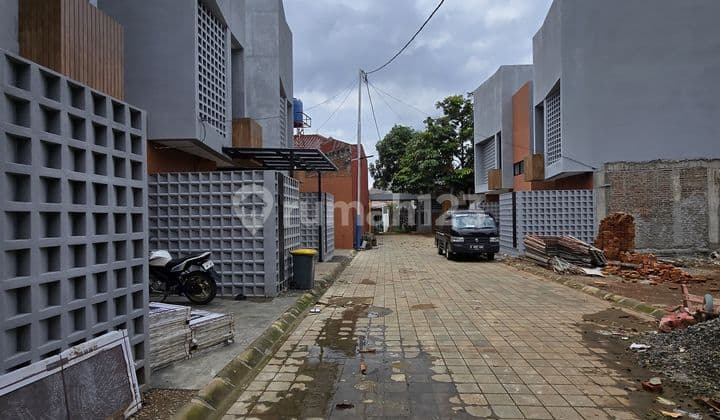 Rumah Cluster Bebas Banjir One Gate System Di Billymoon Pd Kelapa