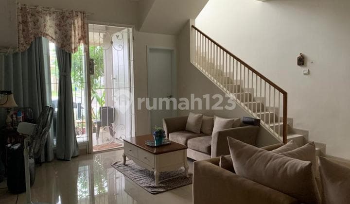 Dijual Cepat Rumah Vivaldi By Gading Serpong. Semi Furnish, Rumah Sangat Terawat Dan Rapi, Siap Huni, Lokasi Rumah Paling Depan Dekat Dengan View Lake Dan Gate Securty, Keamaan Lingkungan Perumahan Terjamin Aman Dan Bersih. Dekat Dengan Mall2, Area Yang S