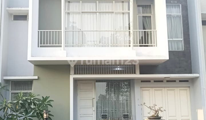 Rumah Cantik di Cluster Grisea The Spring Gading Serpong Luas 10 X 18 = 180 M Lb 135 M Kt 3+1 Km 3+1 , SHM, Selatan