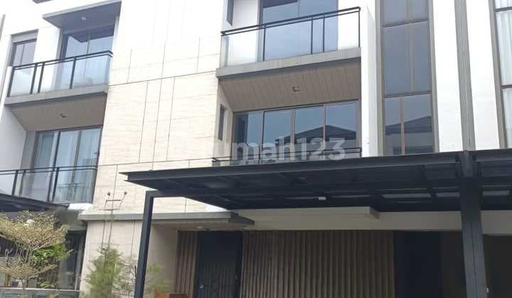 The Zora Cluster BSD House, Land Size 8 X 15 = 120 M, Building Area 195 M, 4+1 Bedrooms, 5+1 Bathrooms, Furnished, North Facing, Minimum 2 Years.