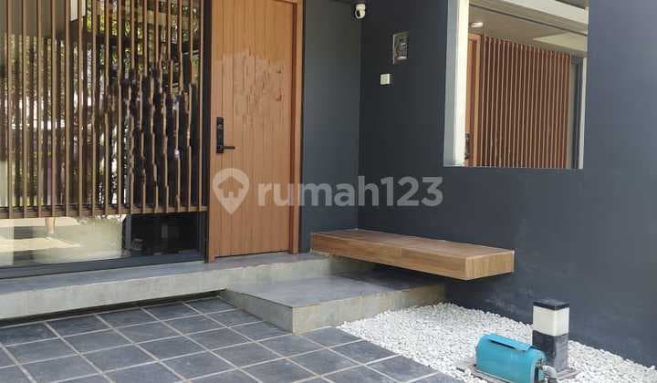 Rumah Fleekhauz Bsd City Luas 40 M Lb 45 M Kt 2 Km 1 Furnish , Area Belakang Sudah Di Floor Dan Dikanopi