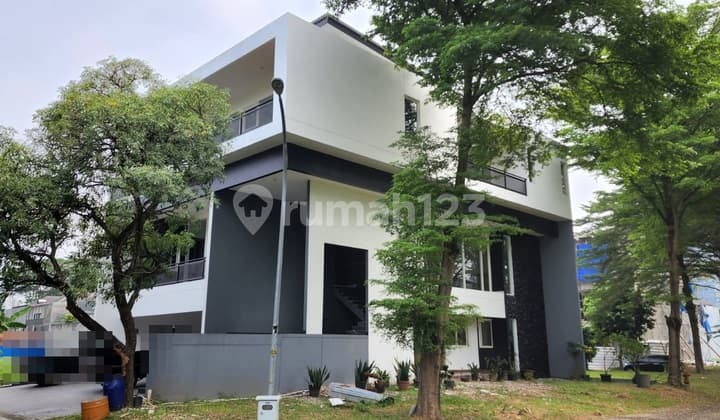 Rumah Bagus Dan Terawat 3 Lantai di Sutera Palma Serpong