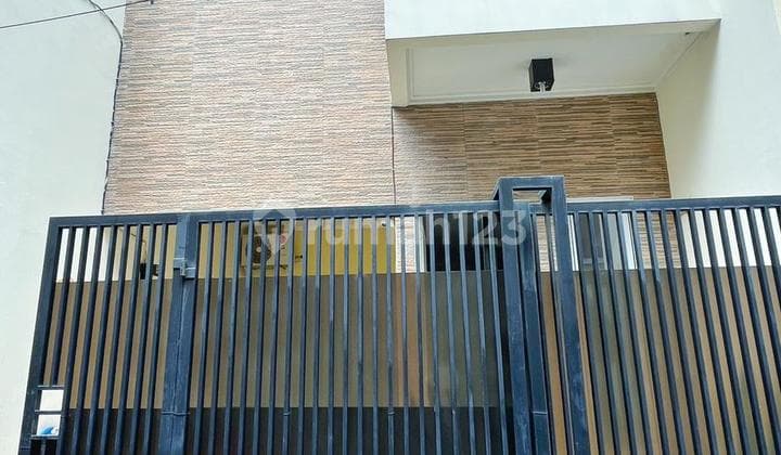 Dijual Rumah di Tanjung Duren Utara, Jakarta, Strategis, Nego