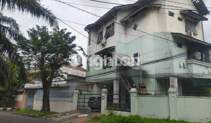 RUMAH DAN KANTOR 3 LT DI JL PATTIMURA SURABAYA