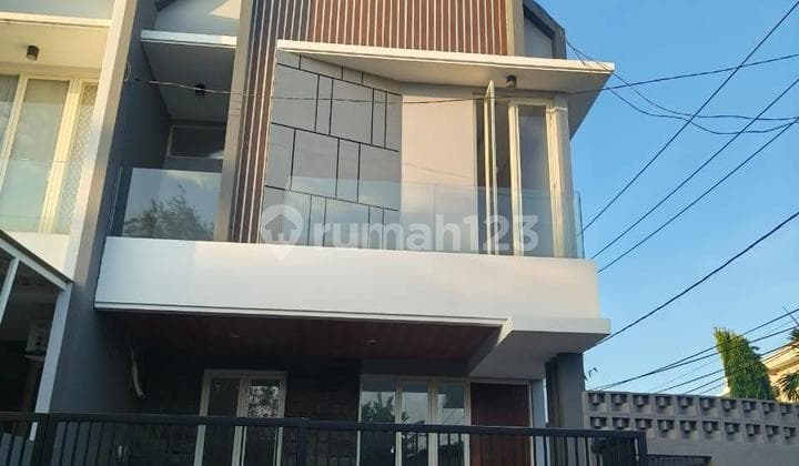 FOR SALE NEW MODERN HOUSE IN MANYAR TIRTOYOSO UTARA, LOCATED IN AN EXCLUSIVE RESIDENTIAL AREA