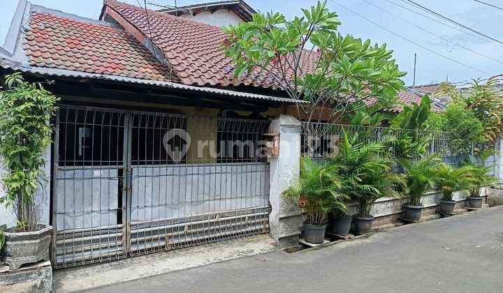 House in Pondok Gede, Bekasi, Safe and Comfortable with a Strategic Location