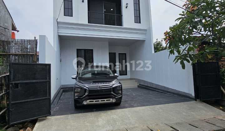 New House in the Strategic Cipinangmuara Cakep Housing Complex