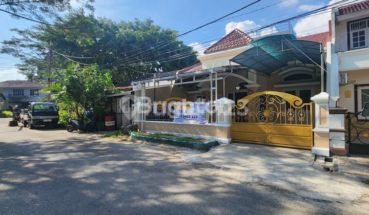 One-story house with four rooms.