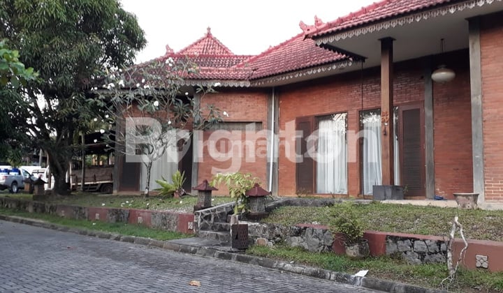 RUMAH TINGGAL MEWAH DALAM CLUSTER