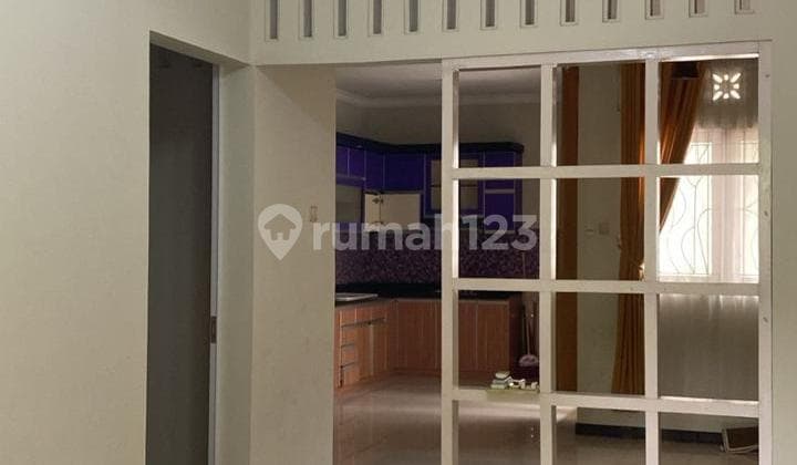 Di Sewakan Rumah Bagus Luas 180Meter Ber AC Siap Huni di Depok