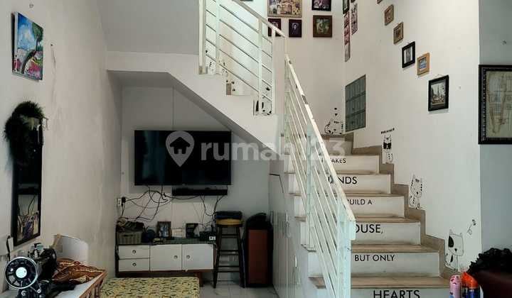 D Jual Rumah Luas Cantik Dekat Tol di Depok
