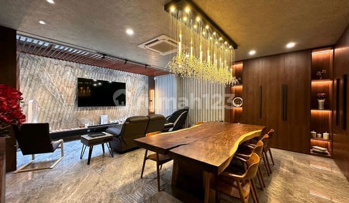 17818 -Rumah Mewah Full Furnished Lingkungan Asri. Strategis.siap Huni