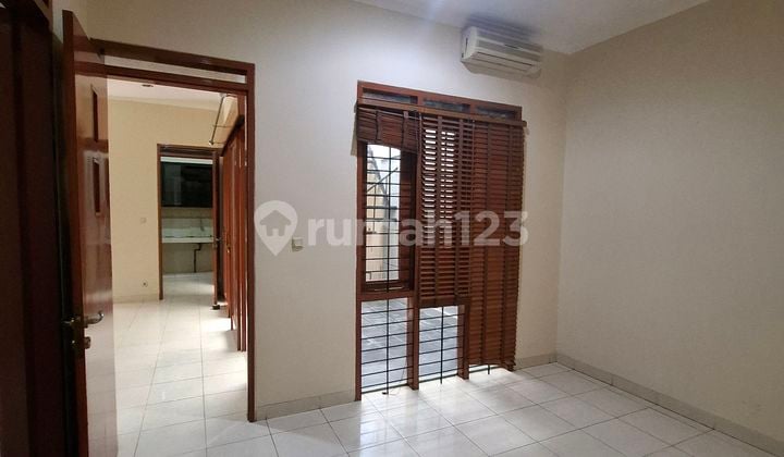 Rumah Langka Singgasana Pradana Siap Huni Lokasi Bagus Aman dan Nyaman