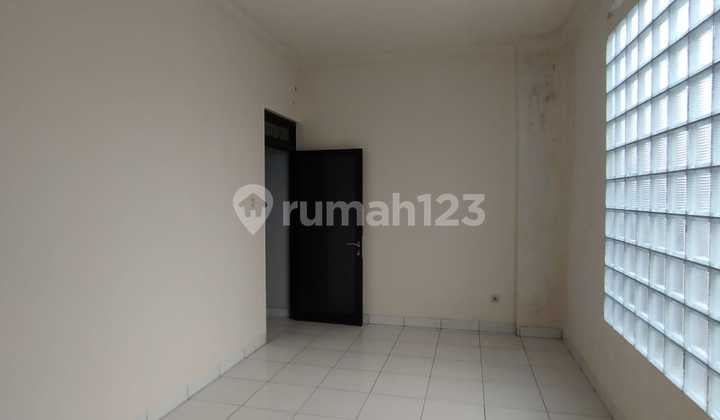 Strategic 3-Story Shop House at Taman Kopo Indah