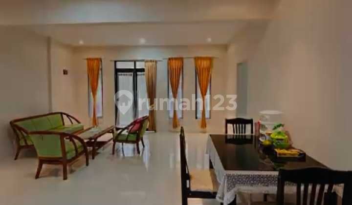 Comfortable, Green Home in a Strategic Location in Setiabudi