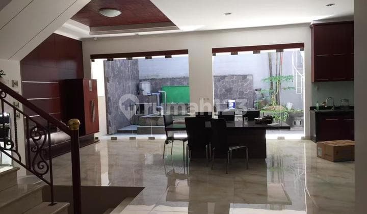 Rumah Cantik Mewah Semi Furnish Mekarwangi