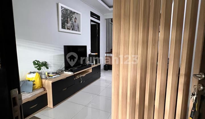 Rumah Cantik Full Furnish Taman Holis Indah