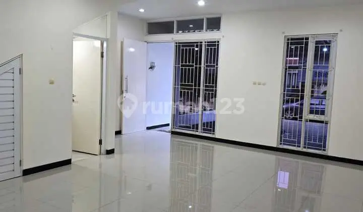 Nice House in Taman Kopo Indah V