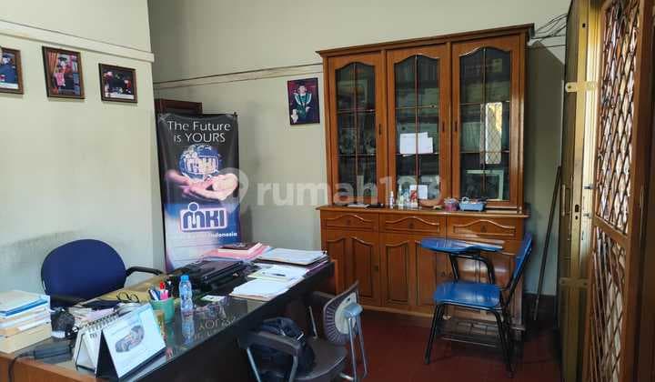 Rare Sale: Strategic City Center House Ready for Business and Living