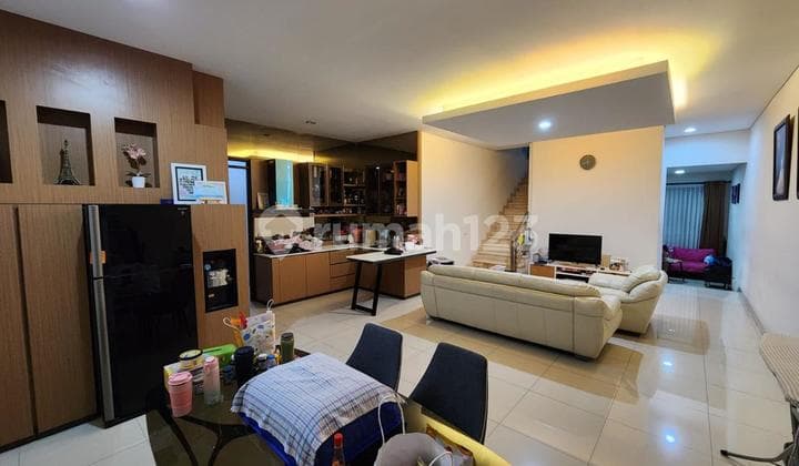 Dijual Sangat Langka dan Murah Rumah Singgasana Pradana Lokasi Bagus Siap Huni