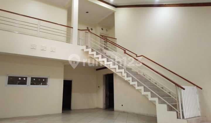 House suitable for strategic business in Kawaritan Turangga