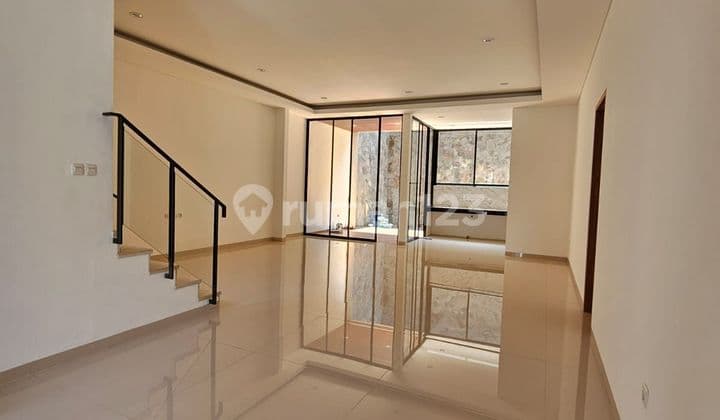 Rumah Lux Baru 2 Lantai di Singgasana Pradana
