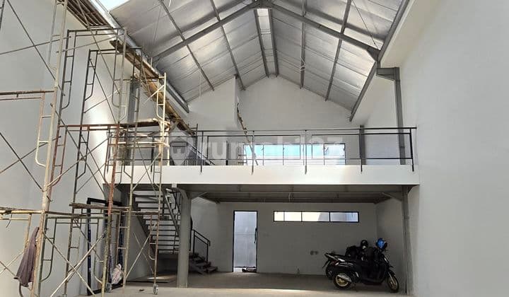 Gudang di Sayap Toha Baru