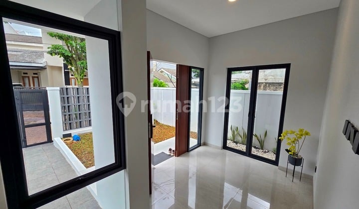 Rumah, 2 Lantai, Dekat Sekolah Internasional, Bebas Banjir