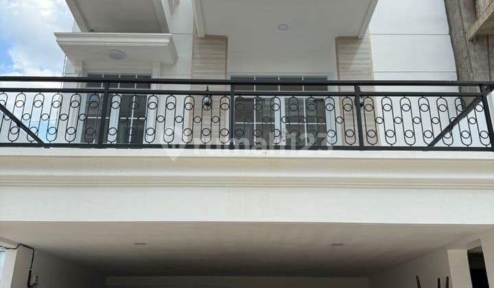 ROYAL NURI RESIDENCE, PONDOK INDAH JAK SEL S HUNI SHM LT90M2 LB225M2 KT 2, KM4 FASILITAS , R MAKAN, R KEL R TV DPR PARKIR 2 MBLDEKAT RUMAH AURELLE