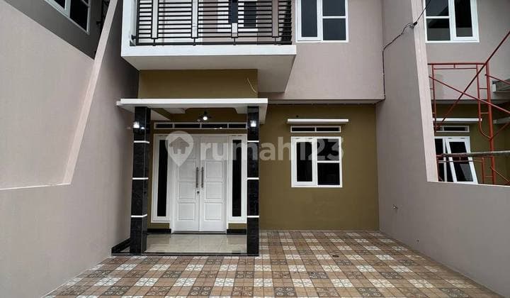 Rumah 4 Kamar Tidur Siap Huni Dekat Stasiun Kereta Api di Depok