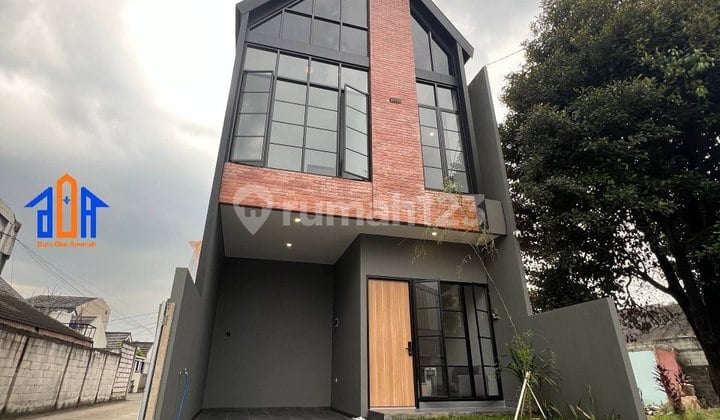 2-Story House Near University of Indonesia in Kukusan Depok
