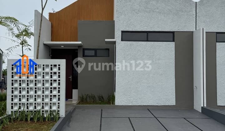 Modern House Wide Access Near Sawangan Train Station