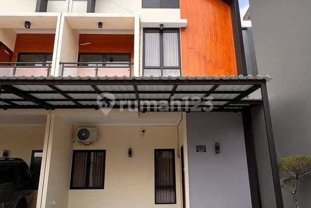 Rumah 2 Lantai Modern Siap Huni Dekat Tol di Depok