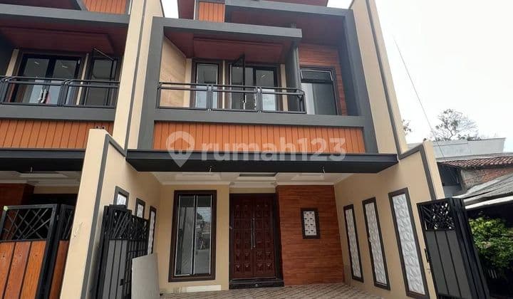 Rumah Mewah Modern Selangkah Ke Pintu Tol Kukusan Depok