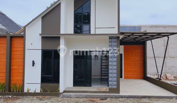 Rumah 1,5 Lantai Modern Dekat Stasiun Kereta Depok
