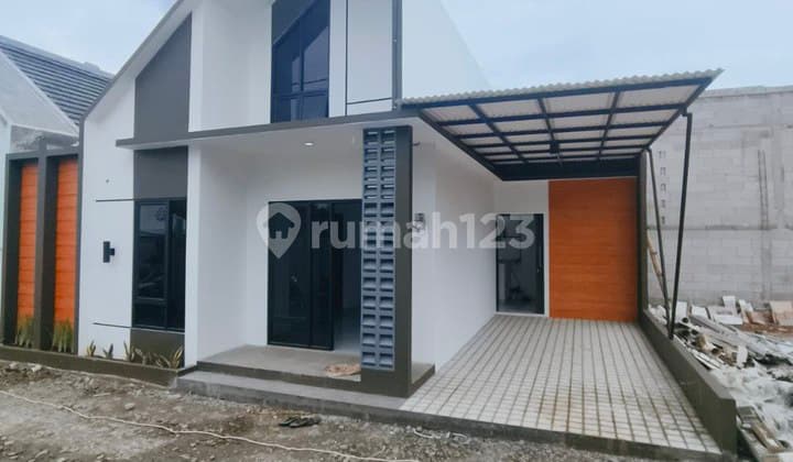 Rumah 1,5 Lantai Modern Dekat Stasiun Kereta Depok