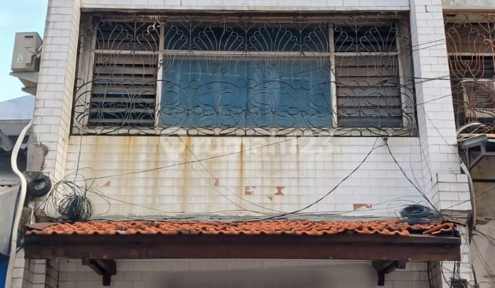 Jual Ruko Pusat Bisnis Jl. Gula Surabaya Luas 127m2 Lebar 4,7m Bangunan 3,5 Lantai