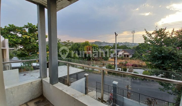 Ready-to-Occupy, Beautiful and Comfortable Home at Tamansari Hill Tembalang Semarang – 8902