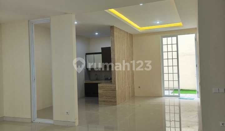 Rumah Mewah di Citragrand