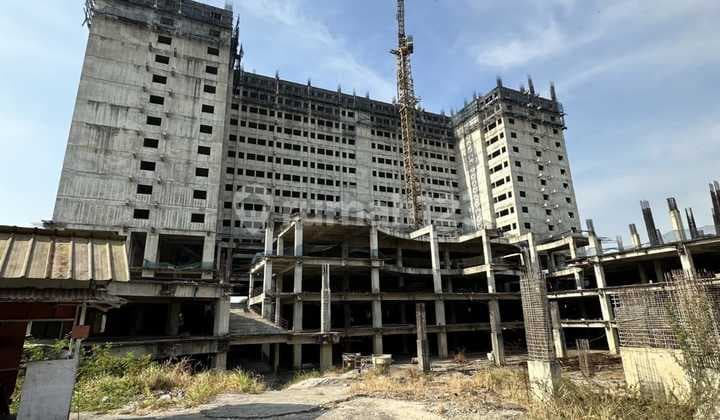 Bangunan Setengah Jadi di Jl Utama Bekasi