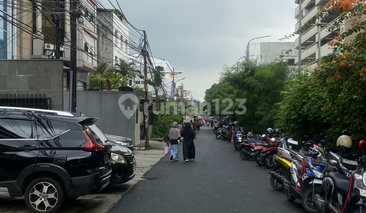 4-Storey Office Building in Gajah Mada, Suitable for Restaurant or Boarding House