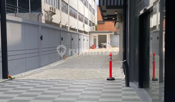 Office Space in Palmerah, West Jakarta, Land Area 210 M2 Up to 2500 M2