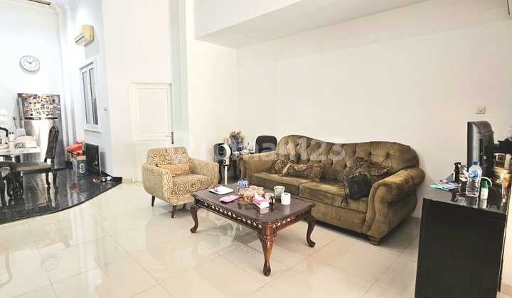 Rumah Taman Surya, Jakarta Barat