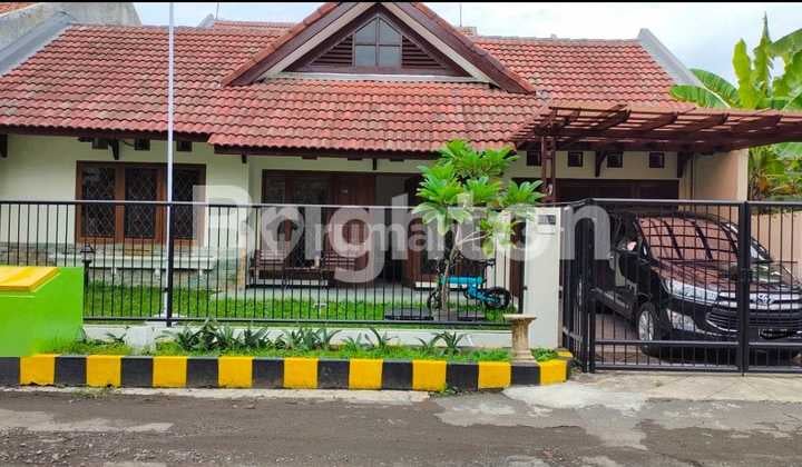 Rumah di Medokan Asri Timur Terawat Lingkungan Nyaman