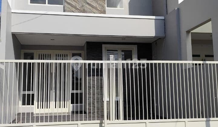 Rumah New Minimalis di Manyar Tirtoyoso